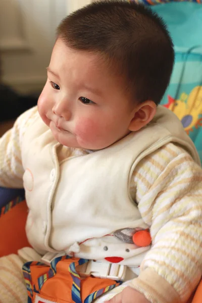 Bebê na cadeira — Fotografia de Stock