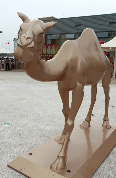 Estátua de camelo de metal — Fotografia de Stock