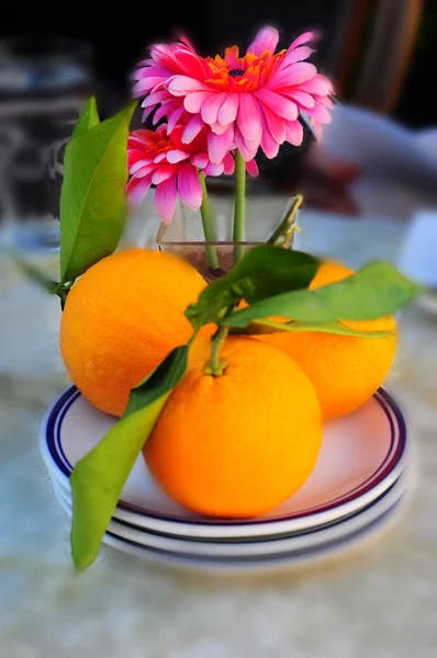 Vida tranquila com laranjas. — Fotografia de Stock