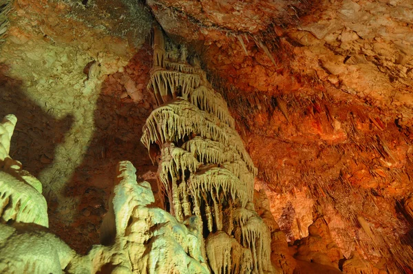 Jaskinia sopleńca. — Zdjęcie stockowe