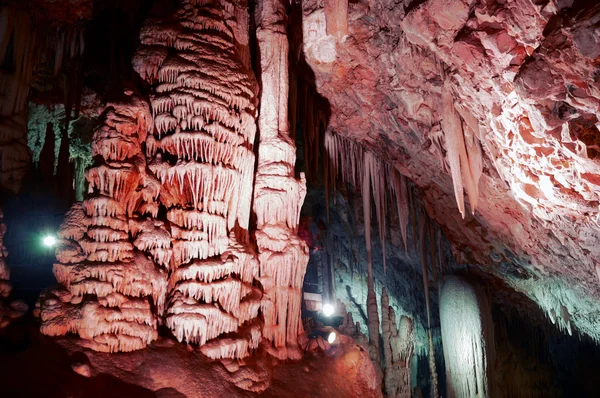 Cueva de estalactita . Fotos De Stock Sin Royalties Gratis
