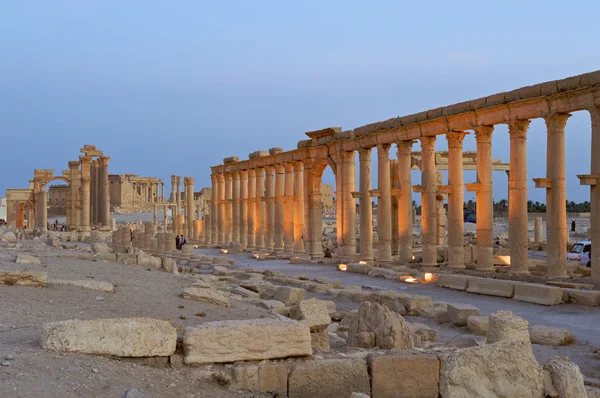 Historische ruïnes en pijlers op palmyra, Syrië — Stockfoto