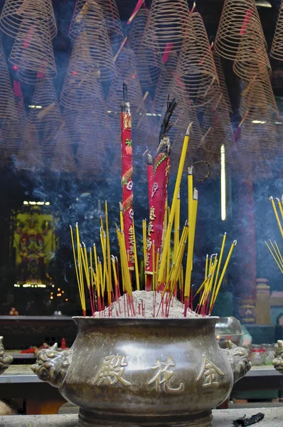 Dym wypełniony chińska świątynia — Zdjęcie stockowe