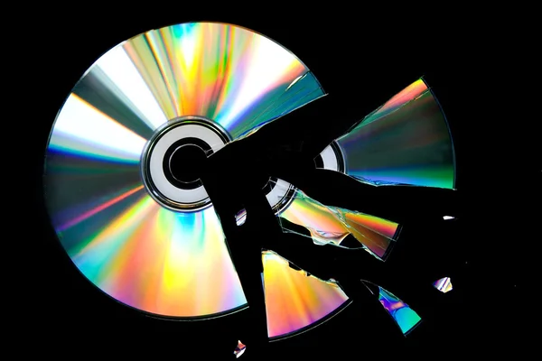 Сломанный CD — стоковое фото