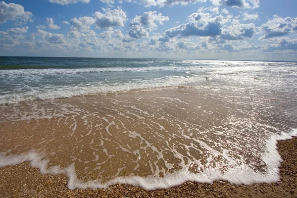 La ola en la orilla del mar — Foto de Stock