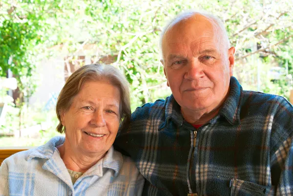 Пожилые муж и жена — стоковое фото