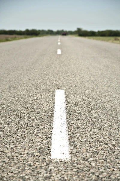 Пустая дорога с полосой — стоковое фото