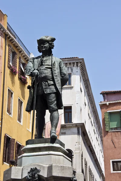 Denkmal durri banchi auf dem venezianischen Kai. Italien. — Stockfoto
