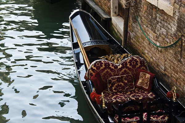 Gondola at the canal — Stock Photo, Image