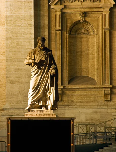 Skulptur von s.peter in der Nähe der Kathedrale von s.peters — Stockfoto