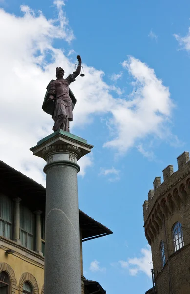 Sculpture with scales on the area in Florence — Stock Photo, Image
