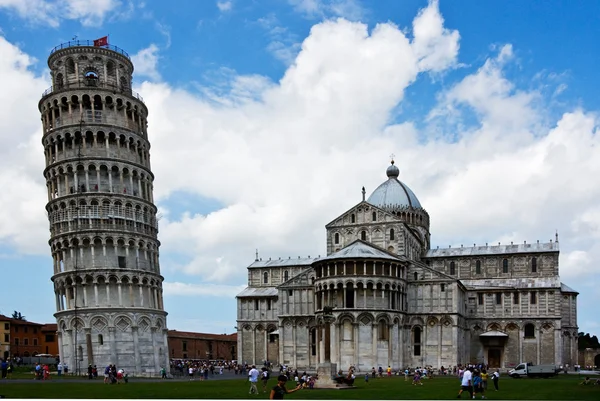 Pizansky věž v poli zázrak. Itálie. — Stock fotografie