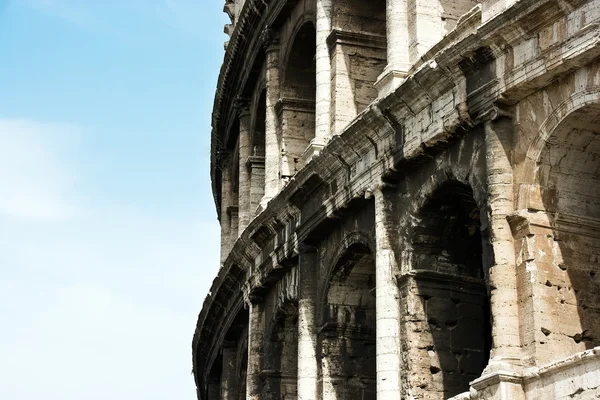 Starobylé ruiny římského Kolosea. Itálie. — Stock fotografie
