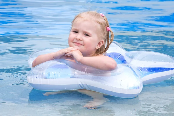 Happy small girl in a pool — Stock Photo, Image