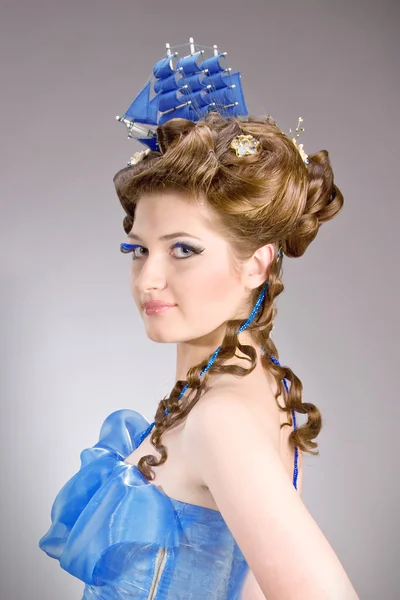 Kadın moda saç ve parlak şık makyaj — Stok fotoğraf