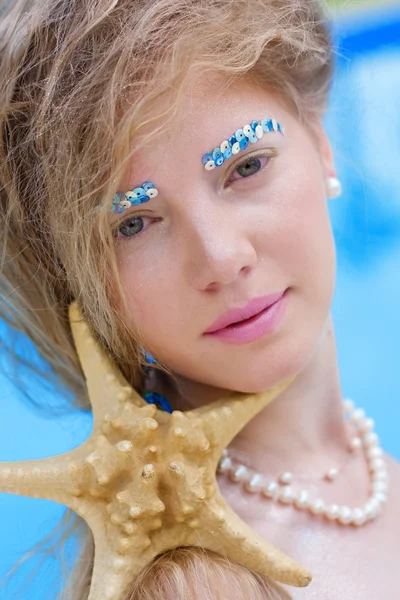 Nahaufnahme der schönen Verlobten mit Make-up — Stockfoto