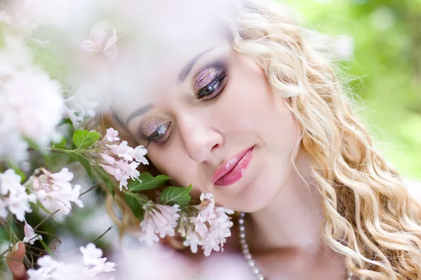 Närbild av vackra fästmö med make-up — Stockfoto