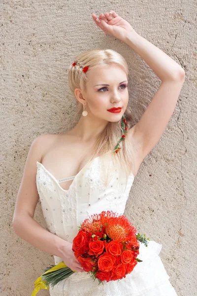 Beautiful Bride posing — Stock Photo, Image