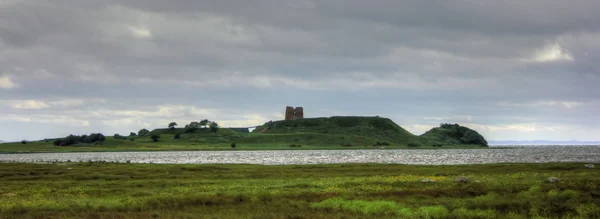 Castillo ruina en la isla —  Fotos de Stock