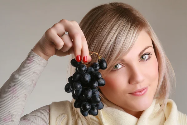Female with grape — Stock Photo, Image