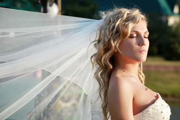 Bride with eyes closed — Stock Photo, Image