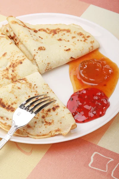 White plate with delicious pancakes — Stock Photo, Image