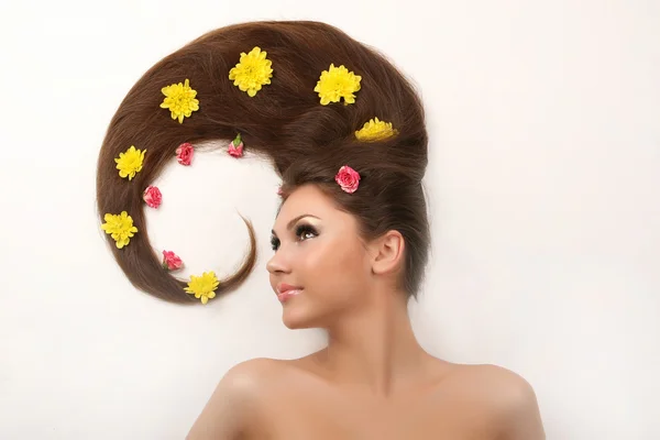 Mujer con el pelo fluido — Foto de Stock