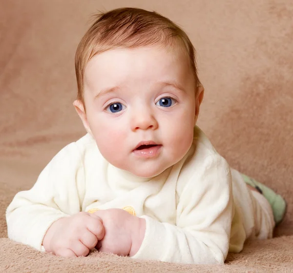 Baby looking at camera — Stock Photo, Image