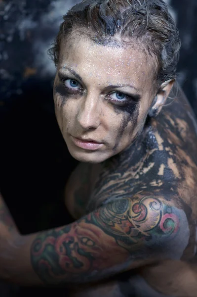 Tetovaný žena — Stock fotografie