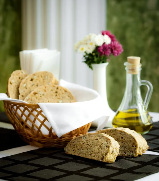 Bröd i tabell — Stockfoto
