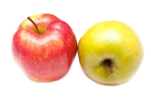 Червоне і зелене свіже яблуко — стокове фото