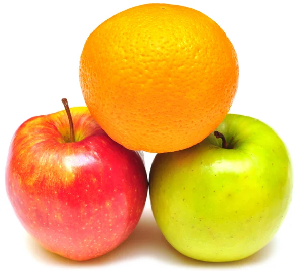 Stack av äpple och apelsin — Stockfoto