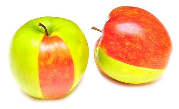 Нарізане червоне і зелене яблуко — стокове фото