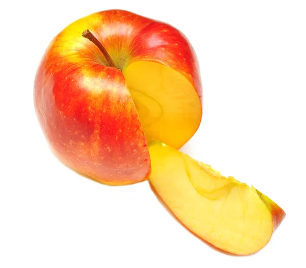 Кусочки красного яблока — стоковое фото