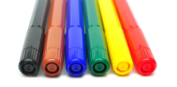 Marcadores multicoloridos isolados em branco — Fotografia de Stock