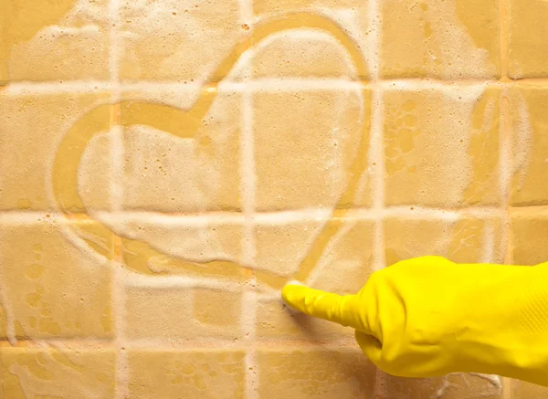 Hart op zeep muur — Stockfoto