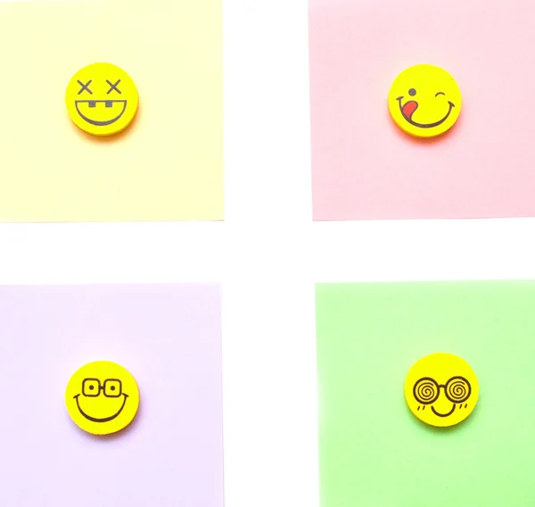 Четыре жёлтых улыбки — стоковое фото