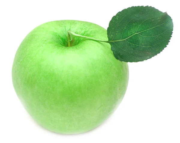 Reifer grüner Apfel mit grünem Blatt — Stockfoto
