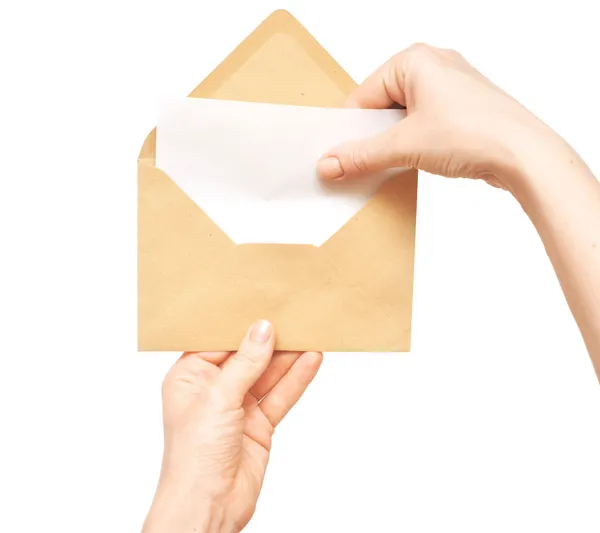 Envelope amarelo na mão — Fotografia de Stock