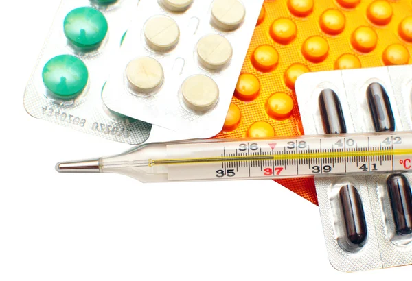 Dávkové balení různobarevných pilulek — Stock fotografie