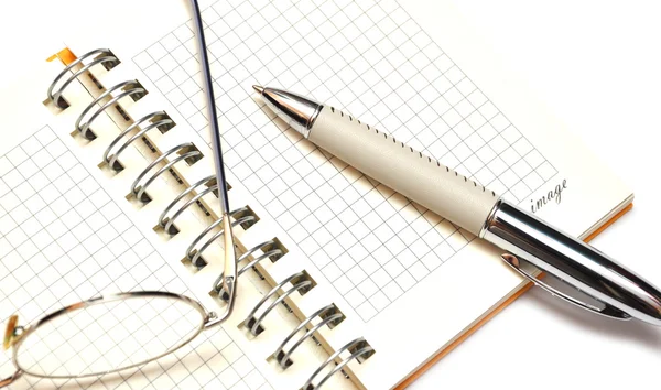 Ручка и очки — стоковое фото