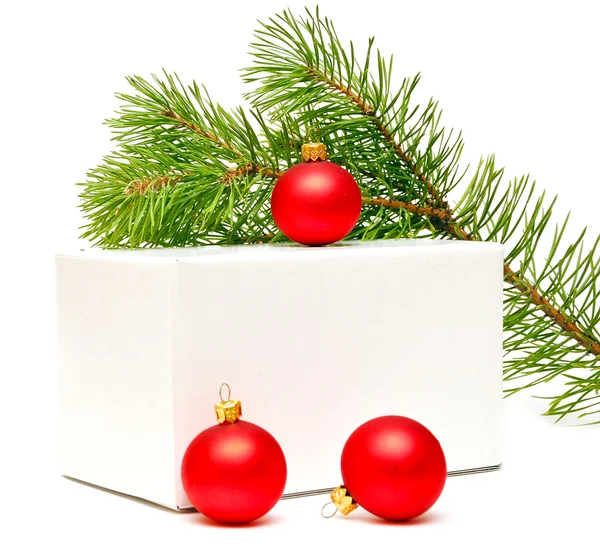 Bolas festivas com caixa de presente — Fotografia de Stock