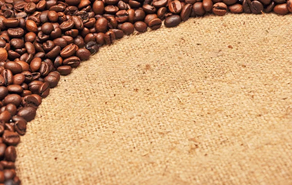 Koffie bonen op textiel — Stockfoto