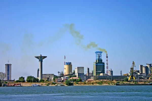 Rook polutted chemische fabriek Stockafbeelding