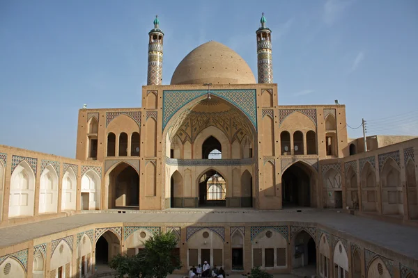 Agha bozorgi skolan och moskén — Stockfoto