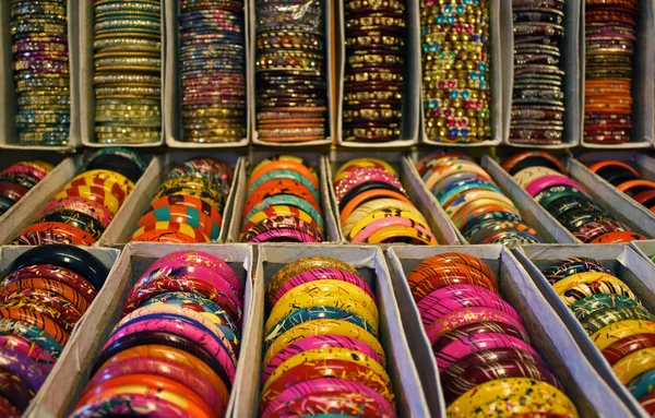 Färgglada indiska bangles — Stockfoto