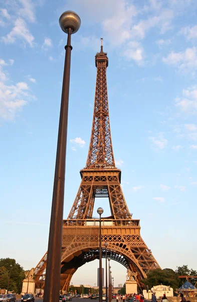 Eiffel e luz de rua — Fotografia de Stock