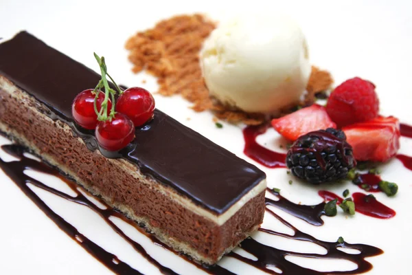 Dessert au chocolat aux baies — Photo
