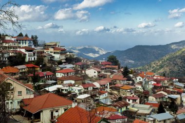 yüksek açılı görünüş bir köyün bir dağ, kakopetria, Kıbrıs