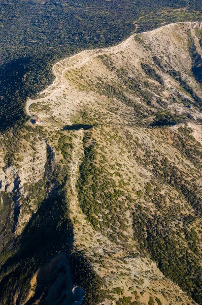Één huis op een top van de berg — Stockfoto